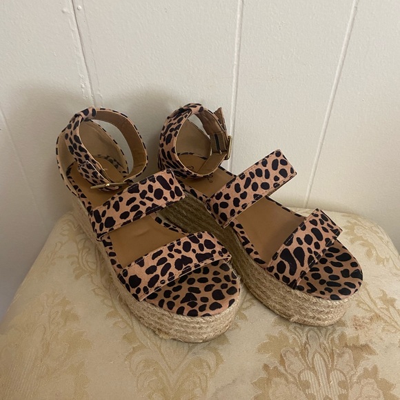 Strappy Platform Cheetah Wedge Sandals - Picture 2 of 6